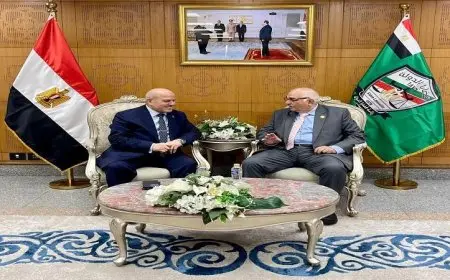 رئيس النيابة الإدارية يحتفل بتعيين رئيس هيئة قضايا الدولة ويهنئه بمناصبه الجديدة