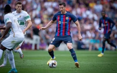 ليفاندوفسكي يؤكد بقائه مع برشلونة: «متحمس للموسم الجديد»