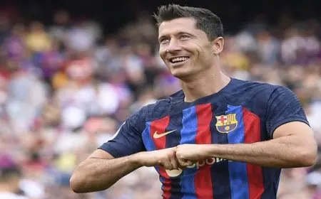 ليفاندوفسكى ينفى رحيله عن برشلونة: مستعد للموسم الجديد