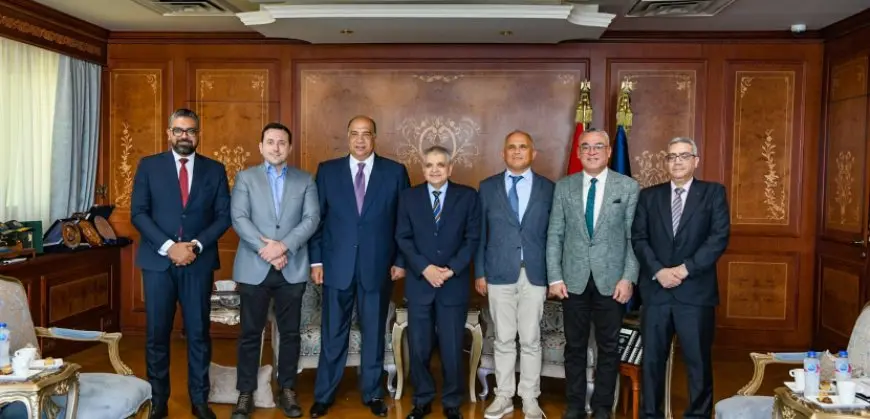 الفريق أسامة ربيع يبحث مع الخط الملاحى التركى زيادة الرحلات عبر قناة السويس