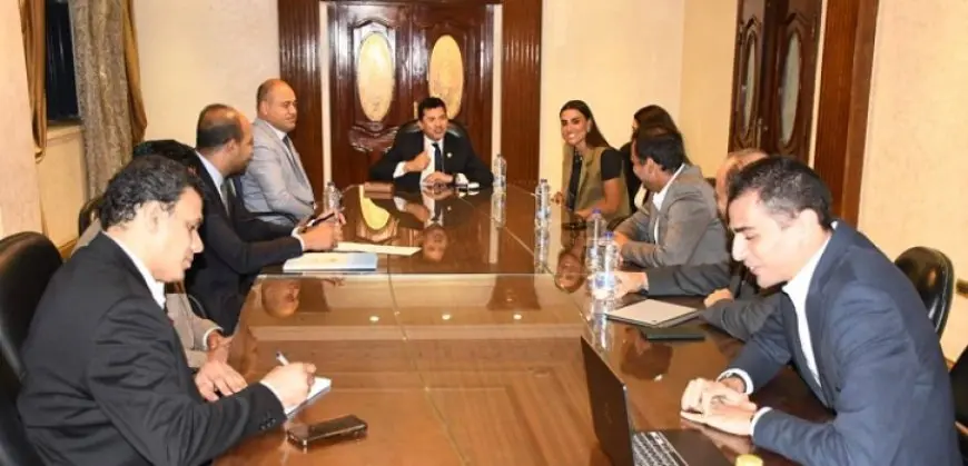وزير الرياضة يلتقى رئيس اتحاد الاسكواش وأعضاء اللجنة الفنية للاطلاع على خطة إعداد المنتخب للأولمبياد