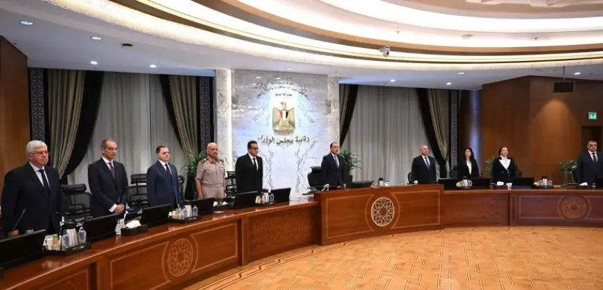 مجلس الوزراء يقف دقيقة حدادا على أرواح شهداء “الدائرى الإقليمى” و” سنترال رمسيس”