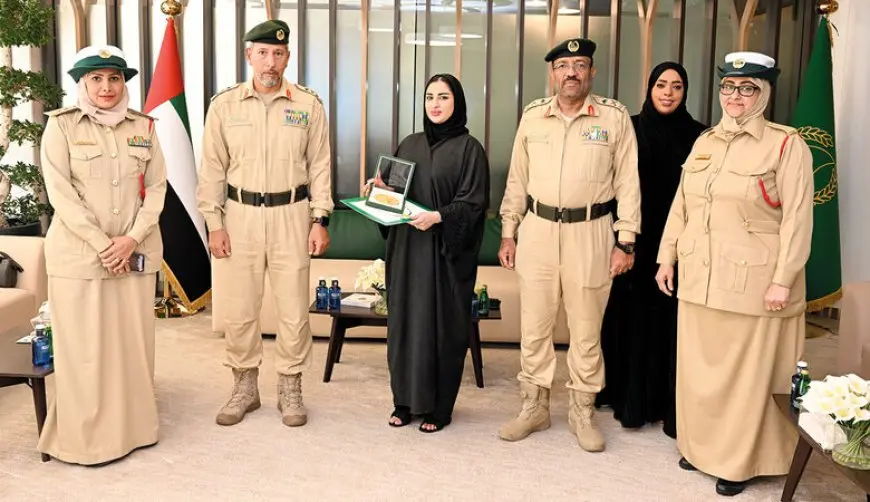 شرطة دبي تكرم مواطنة إماراتية بسبب شىء يستحق التكريم