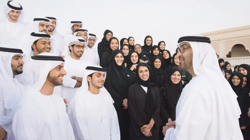 فرص تعليمية ومنح دراسية ومهنية للشباب في الإمارات لبناء مستقبل مستدام