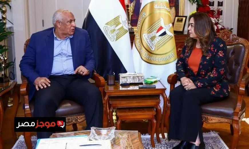 وزيرة التنمية المحلية تتابع آخر مستجدات إنشاء مركز الحرير بمدينة الخارجة مع الزملوط