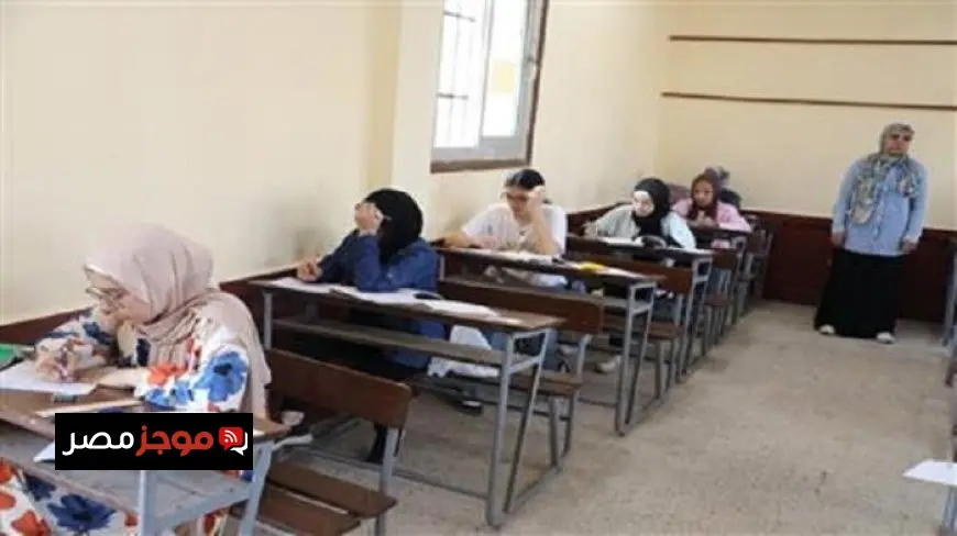 5 حالات إغماء في امتحان الكيمياء بالبحيرة ونجاح امتحان الجغرافيا يضيء وجه الأدبيين