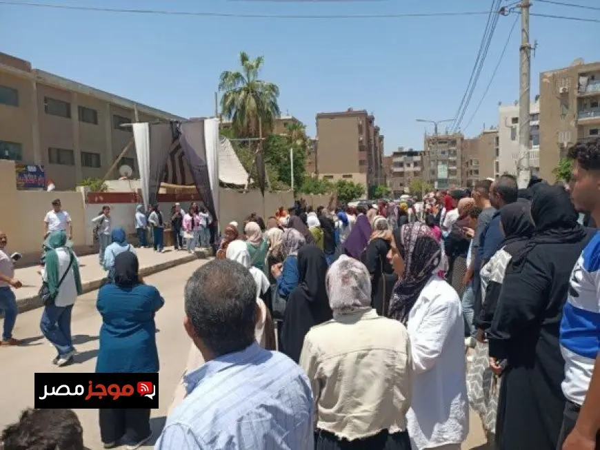 طلاب الثانوية العامة في القليوبية يبدؤون امتحانات الكيمياء والجغرافيا تحت إجراءات أمان صارمة