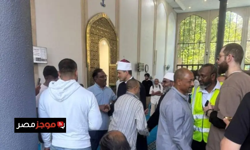 مدير العالمي لفتوى الأزهر يلقي خطبة الجمعة في المركز الإسلامي بلندن بالصور