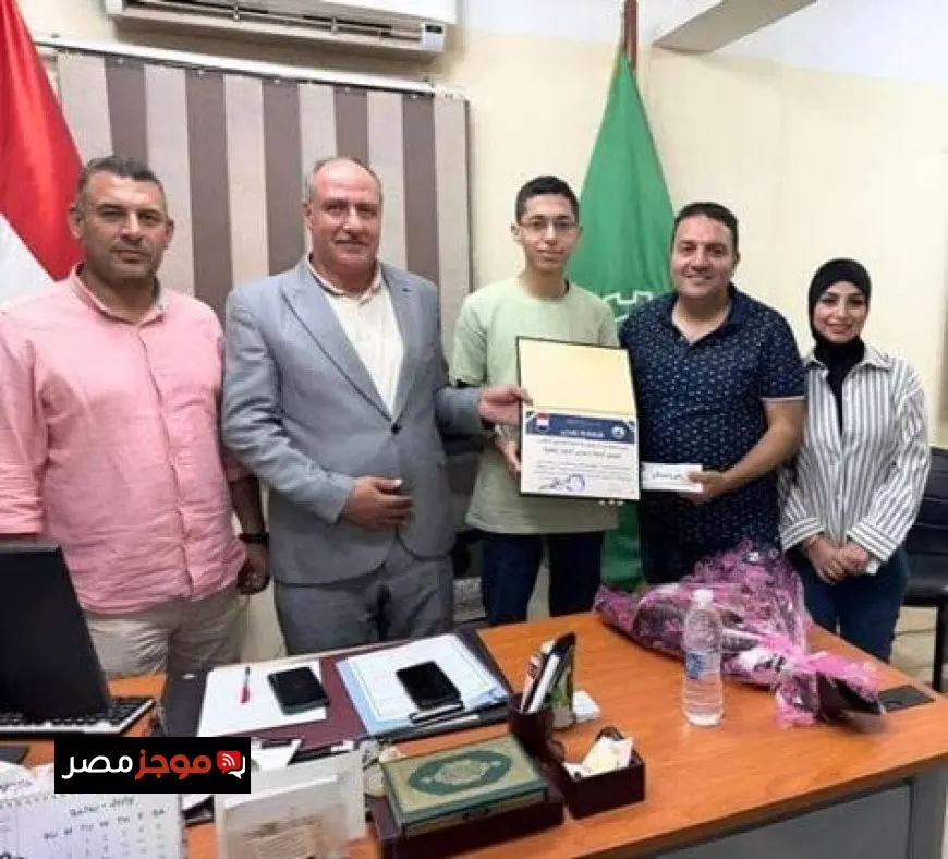 رئيس مدينة الخانكة يحتفي بالطالب حسين الحائز على المركز الثاني في الثانوية العامة على مستوى الجمهورية