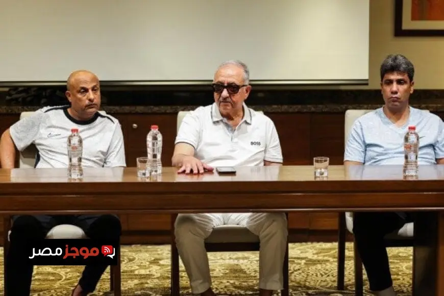 اجتماع رئيس نادي البنك الأهلي مع الجهاز الفني واللاعبين في معسكر برج العرب