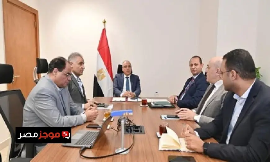 وزير الري يعلن عن خطة شاملة لمكافحة انتشار ورد النيل في المصارف والترع ومجرى النهر