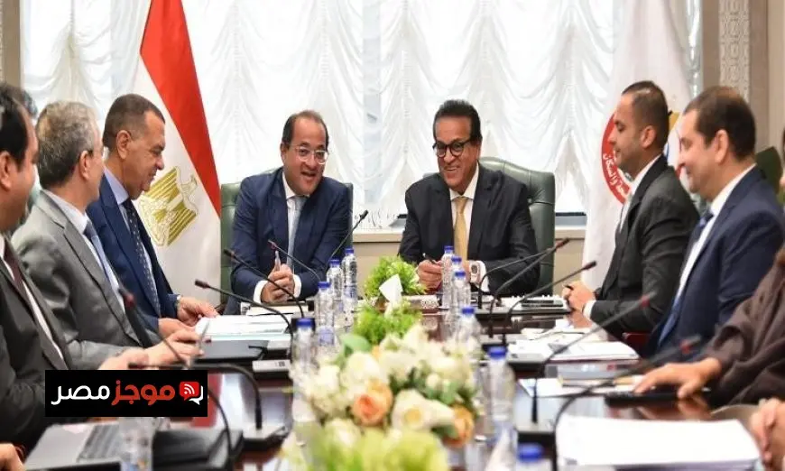 وزير الصحة يستعرض استراتيجيات تعزيز تمويل التأمين الصحي الشامل