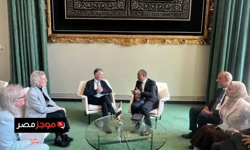 وزير الخارجية يعقد لقاءً مع قادة مجموعة الحكماء الداعمة للسلام لتعزيز جهود التسوية السياسية