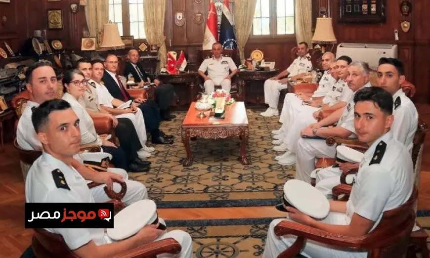 زيارة وفد الكلية البحرية التركية إلى القوات البحرية لتعزيز التعاون العسكري