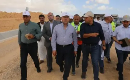 الوزير يقوم بجولة تفقدية لمشروع القطار الكهربائي السريع من مطروح إلى الإسكندرية