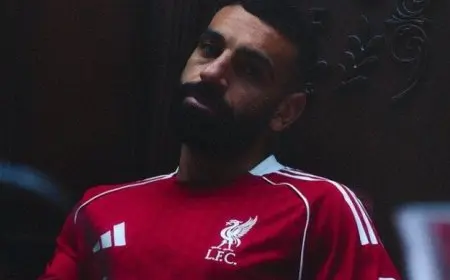 قمصان ليفربول للموسم الجديد بمشاركة محمد صلاح «صور»
