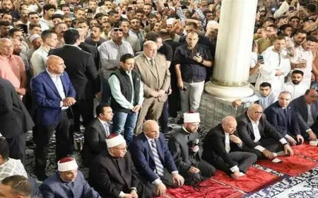وزير الأوقاف يحيي صلاة الجمعة في مسجد الإمام الحسين مع محافظ القاهرة