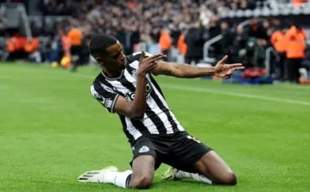 نيوكاسل يرفض عرضًا ضخمًا من ليفربول لضم إيزاك