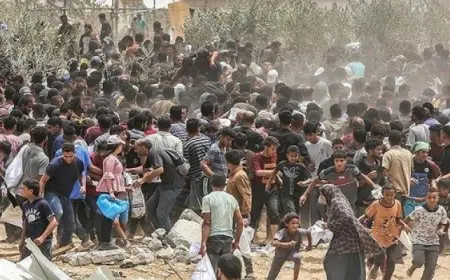 استشهاد 10 فلسطينيين بينهم ثلاثة من منتظرى المساعدات فى رفح وخان يونس وغزة