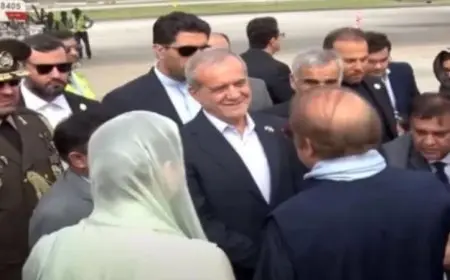 الرئيس الإيراني يبدأ زيارة تاريخية إلى باكستان تستغرق يومين