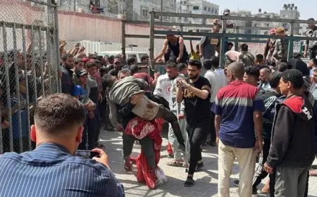 استشهاد 18 فلسطينيا من منتظرى المساعدات برصاص الاحتلال الإسرائيلى وسط غزة