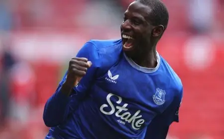 رفض التجديد مع إيفرتون.. نيوم يتواصل مع عبد الله دوكوري