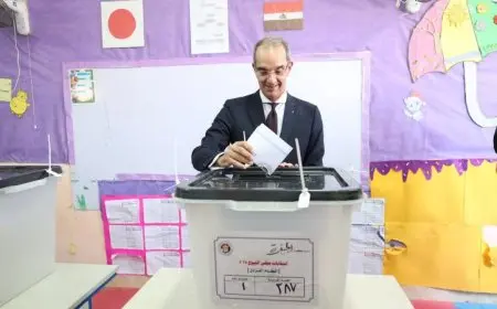 وزير الاتصالات يدلي بصوته في انتخابات الشيوخ ويشجع المواطنين على المشاركة الفعالة