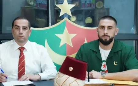 قندوز، حارس الجزائر، يوقع عقداً لمدة موسمين مع المولودية