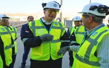 وزير البترول والثروة المعدنية يتفقد بدء تجارب التشغيل لسفينة التغييز “إنرجوس فورس” بميناء العقبة