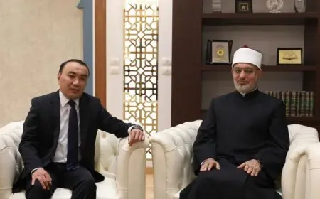 مفتي الجمهورية يرحب بسفير كازاخستان ويبرز عمق العلاقات الدينية والعلمية بين البلدين
