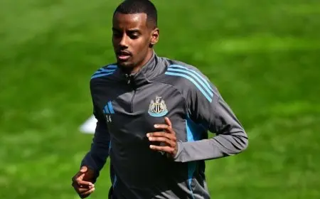 إيزاك يتدرب بشكل فردي في نادي نيوكاسل بانتظار إتمام صفقة ليفربول