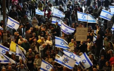 عائلات المحتجزين الإسرائيليين تدعو إلى التظاهر ضد خطة توسيع العمليات العسكرية بقطاع غزة