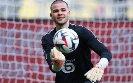 بعد عرضين مرفوضين.. باريس سان جيرمان يتفق على ضم الحارس شوفالييه