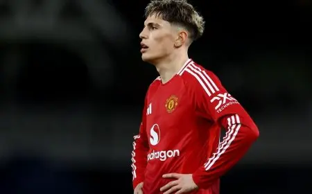 تخفيض ضخم.. مانشستر يونايتد يحدد سعر مهاجمه لتشيلسي