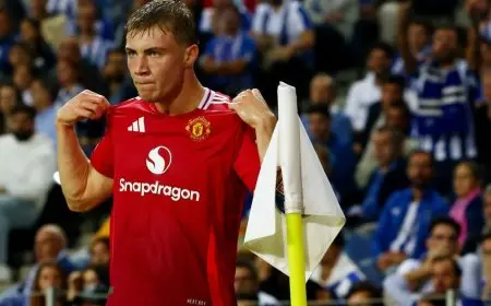 مانشستر يونايتد يبذل جهداً لإقناع مهاجمه بالانتقال بعيداً