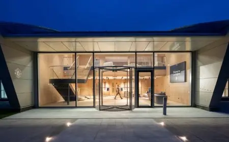 مانشستر يونايتد يفتتح مركز كارينغتون التدريبي بعد عام من التطوير