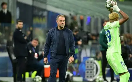 إيقاف فليك مدرب برشلونة لمباراة واحدة في دوري أبطال أوروبا