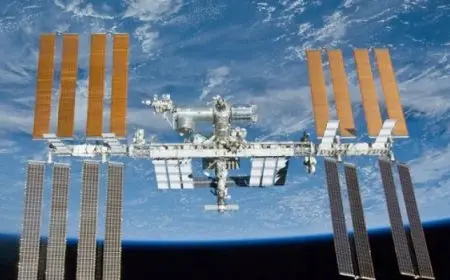 رواد فضاء يغادرون محطة الفضاء الدولية بعد مهمة استمرت 5 أشهر