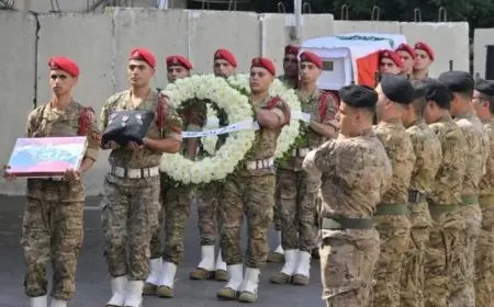 الجيش اللبناني يؤبن شهداء انفجار وادي زبقين في صور بحضور جماهيري كبير