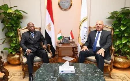 صور للوزير وهو يناقش سبل تعزيز التعاون مع وزير الخارجية والمغتربين الإيفواريين