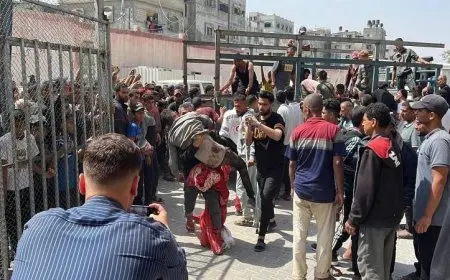 استشهاد 5 فلسطينيين في قصف استهدف تجمعات قرب مركز توزيع المساعدات في وسط غزة