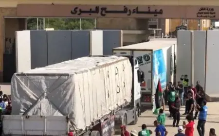 إدخال 122 شاحنة مساعدات إنسانية وأدوية طبية إلى قطاع غزة لدعم الفلسطينيين