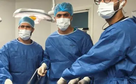 لأول مرة في مجمع الإسماعيلية الطبي إجراء عملية مجهرية “ويبل” لامرأة مسنّة