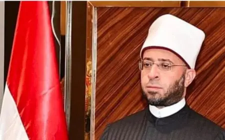 وزير الأوقاف يطمئن على صحة إمام مسجد بقنا من خلال اتصال هاتفي