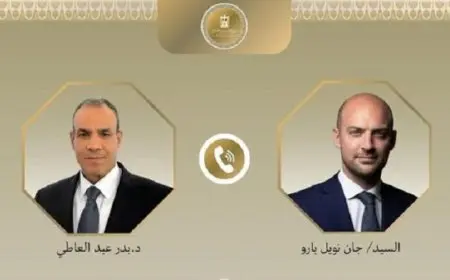وزير الخارجية يتحدث هاتفيا مع نظيره الفرنسي لتعزيز العلاقات الثنائية