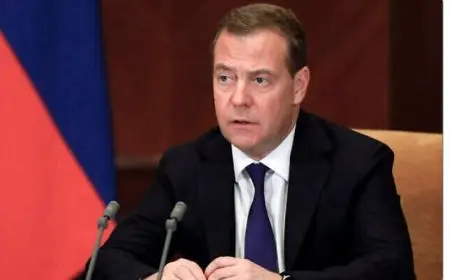 ميدفيديف يبرز في قمة ألاسكا رفض ترامب لزيادة الضغوط على روسيا