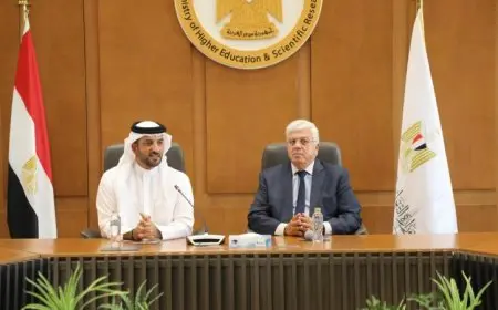 عاشور يستكشف آفاق التعاون مع نائب حاكم الشارقة ورئيس جامعة الشارقة