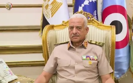 وزير الدفاع يشاهد العرض التعبوي لهيئة الاستخبارات العسكرية في فيديو حصري