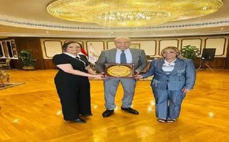 وزير الطيران المدني يؤكد أهمية التواصل مع المواطنين المغتربين لضمان ربطهم بالوطن