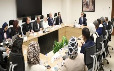 نائب وزير الصحة يستعرض خطة تطوير منظومة المخازن الاستراتيجية والتموين الطبي